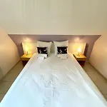 Nyaraló La Sarrazine-gite Familial-piscine Carlux