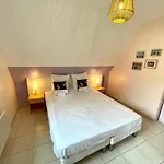 La Sarrazine-gite Familial-piscine Nyaraló