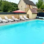 La Sarrazine-gite Familial-piscine Nyaraló *