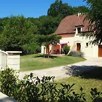 La Sarrazine-gite Familial-piscine *