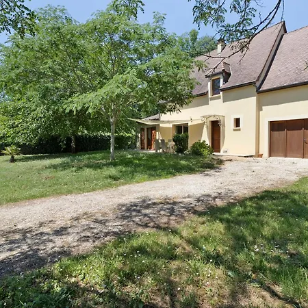 Feriehus La Sarrazine-gite Familial-piscine
