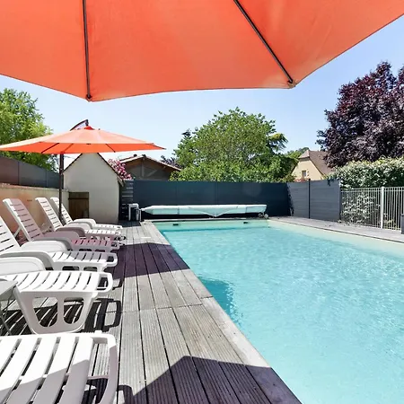 Dom wakacyjny La Sarrazine-gite Familial-piscine