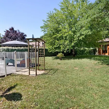 La Sarrazine-gite Familial-piscine Feriehus *